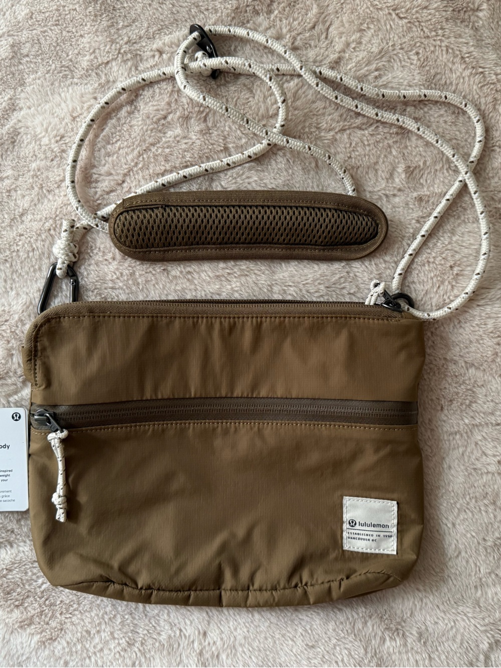 NWT Lululemon Patch Logo Crossbody Artifact - Picture 11 of 12